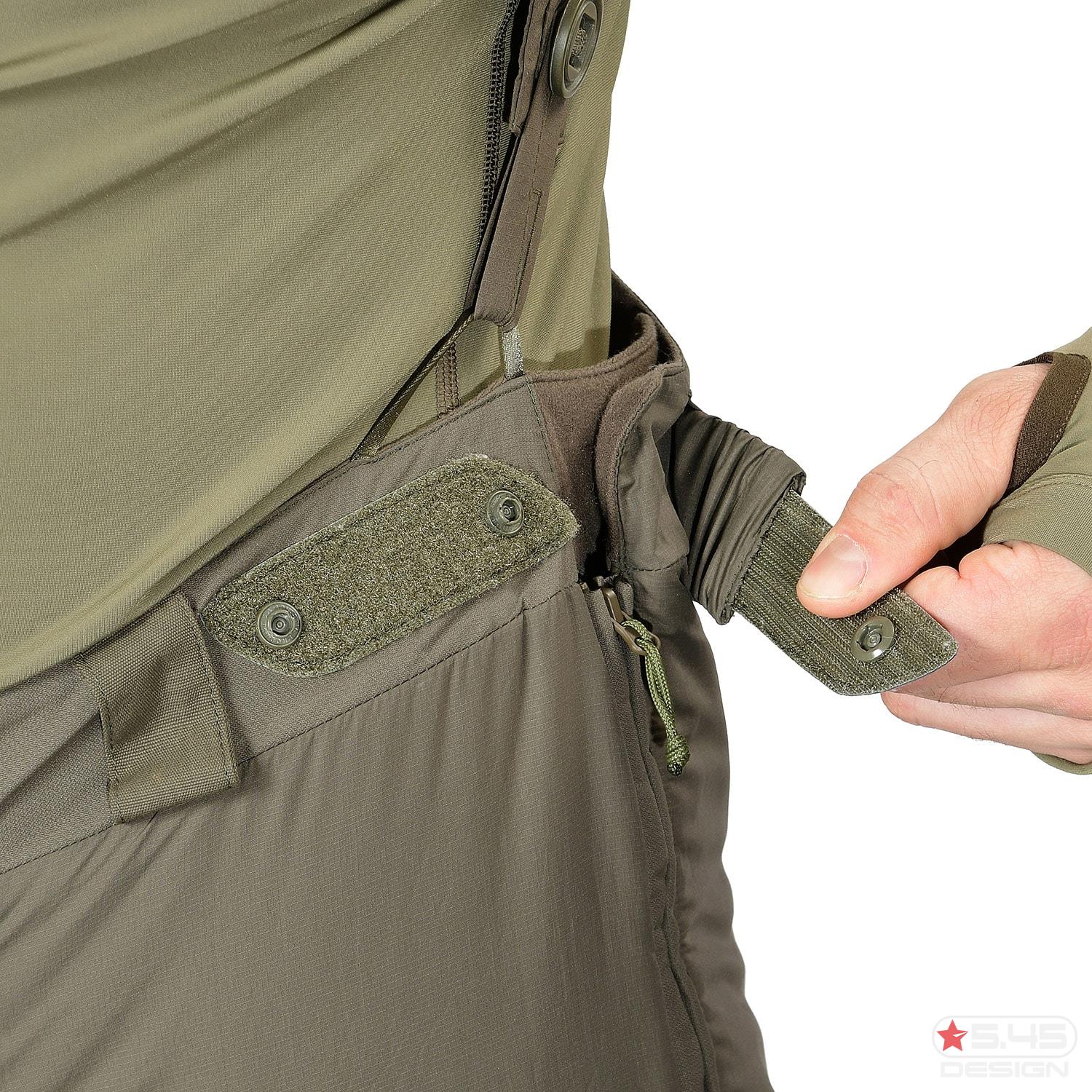 Для регулировки пояса брюк по вашим параметрам, предусмотрены прочные VELCRO-ленты с кнопками.